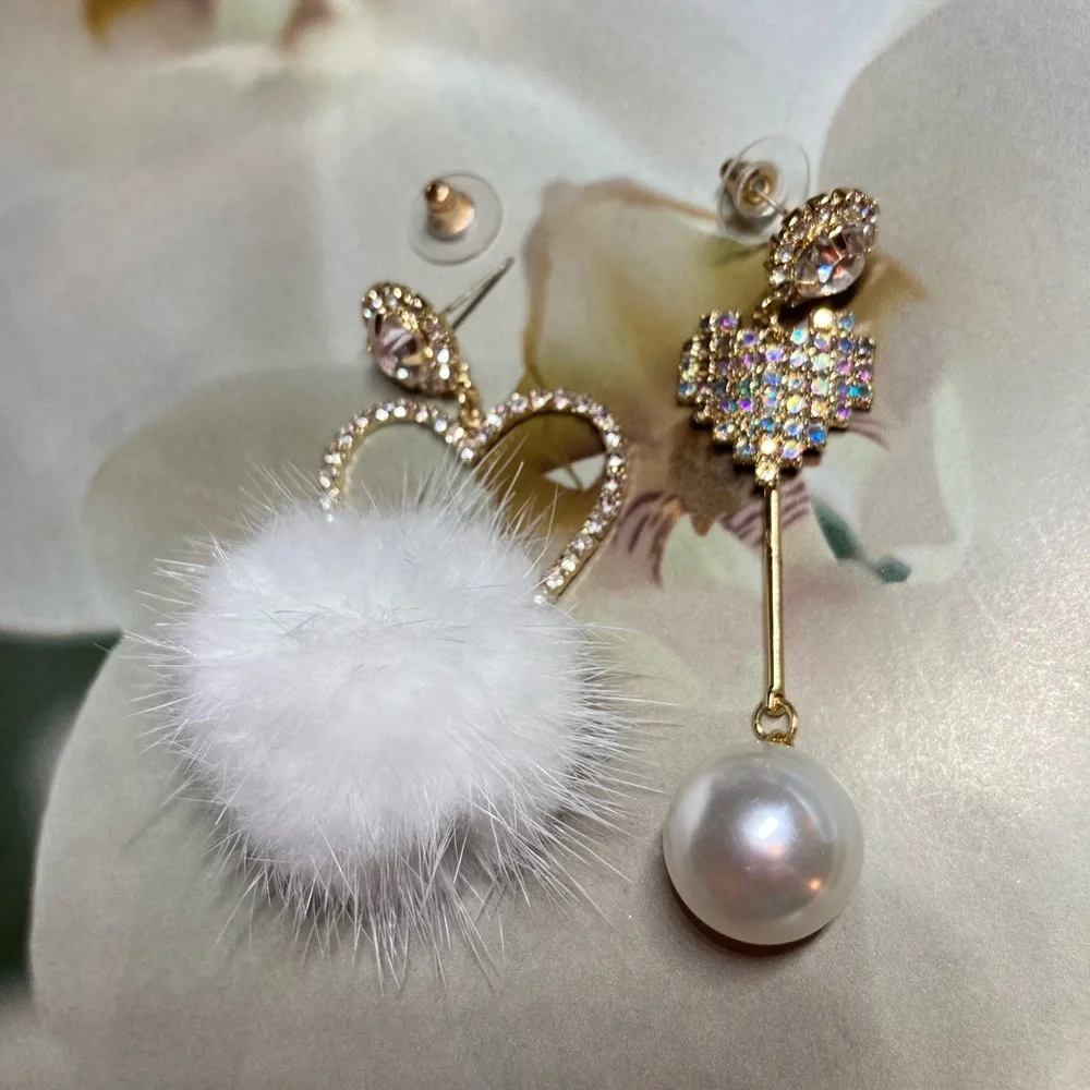 🌟 White Fur Crystal Asymmetrical Dangle Earrings
